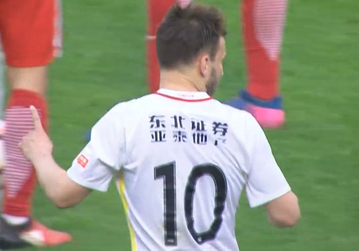 下半场，广东上来一波8-0反超比分，但布莱德索上来里突外投连砍8分，上海回应一波15-3反超回来，沃特斯接连造杀伤止血，周琦受伤离场，但威姆斯能帮助广东咬住比分，末节双方继续展开胶着拉锯战，徐杰三分再次反超，但王哲林篮下取分，布莱德索连续反击，上海还是保持微弱领先，王哲林接连篮下强打扩大领先，布莱德索接连建功，最终上海122-115险胜广东。